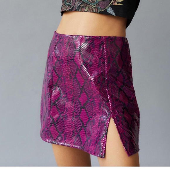 Urban Renewal Remnants Y2K Snake Boho Hipster Street Art Hippie Snakeskin Skirt - Picture 1 of 4